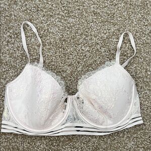 Victoria's Secret Lace Accent Bra in Cream